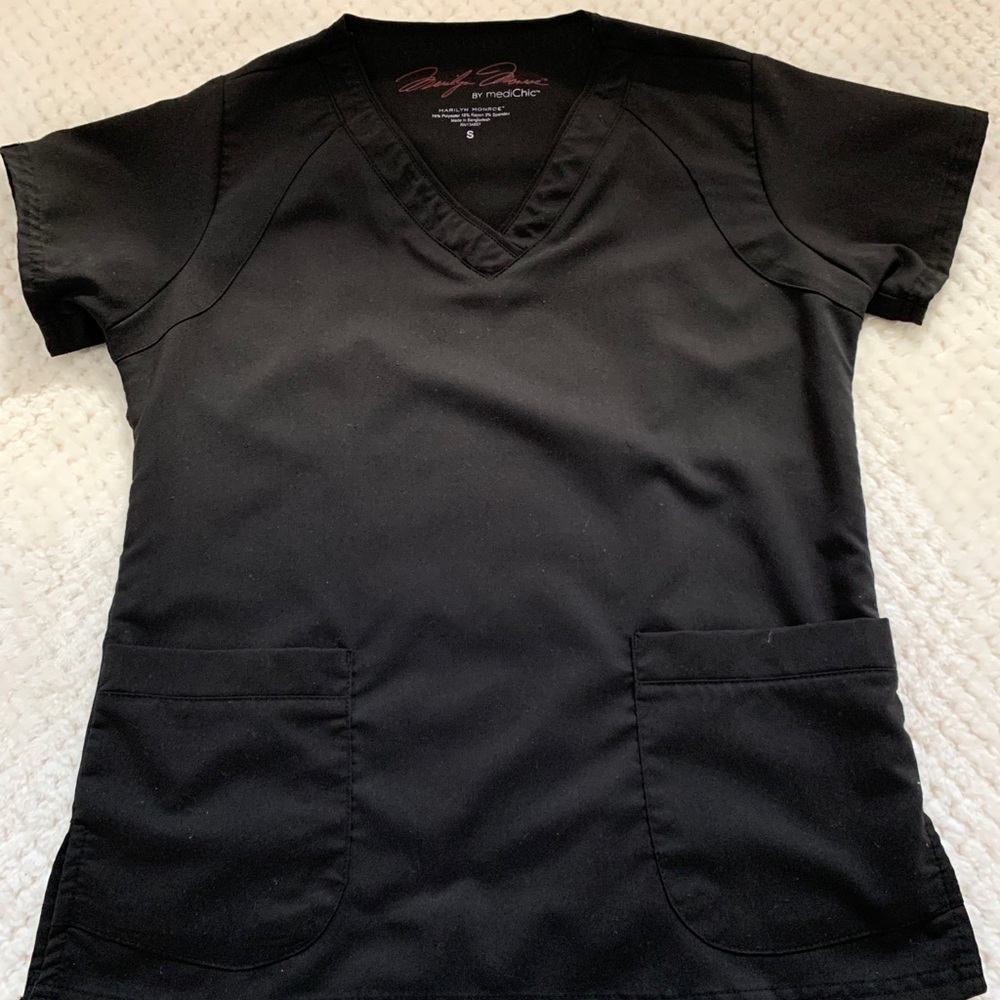 Black scrub top - Marilyn Monroe by mediChic